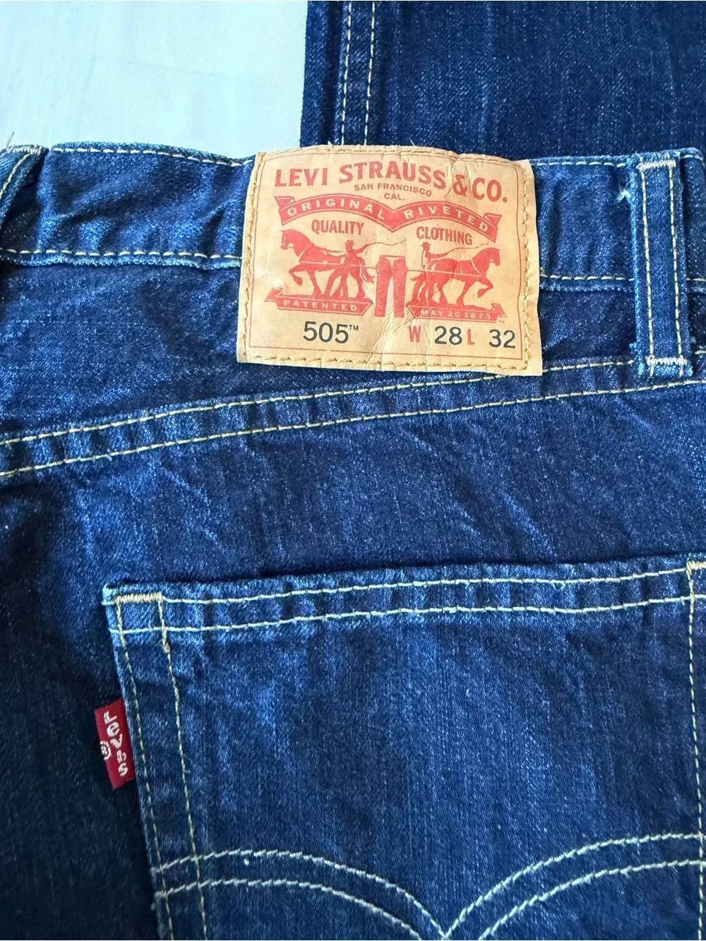 Levi’s 505 Straight Leg Jeans Dark Wash indigo  made in Egypt cotton W28 L32